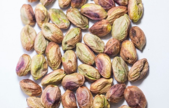 Round pistachio kernel
